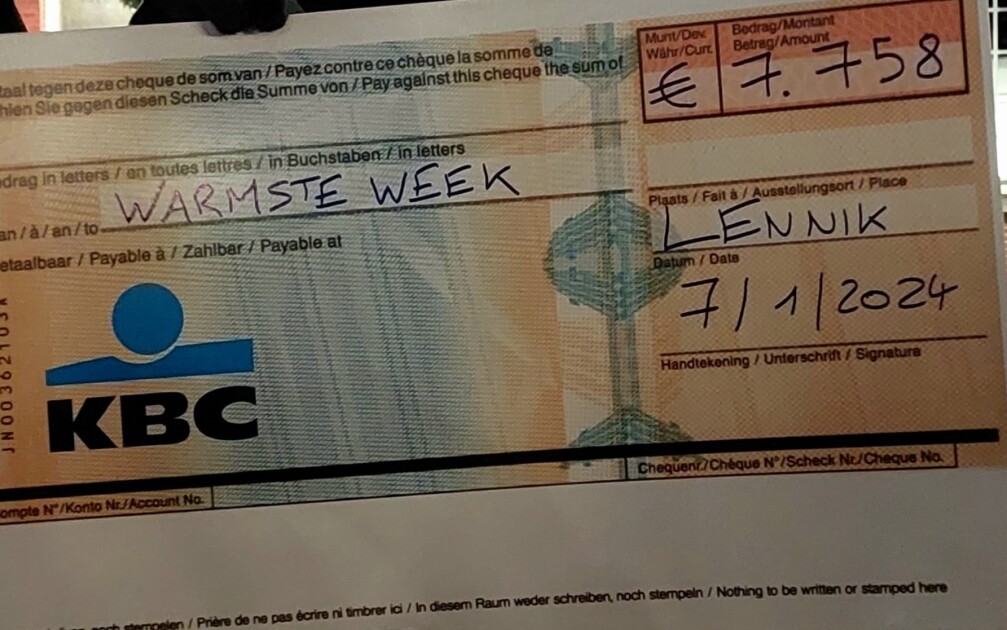 Warmste Week Cheque Lennik zamelt 7 758 € in t.v.v. Warmste Week | Persinfo