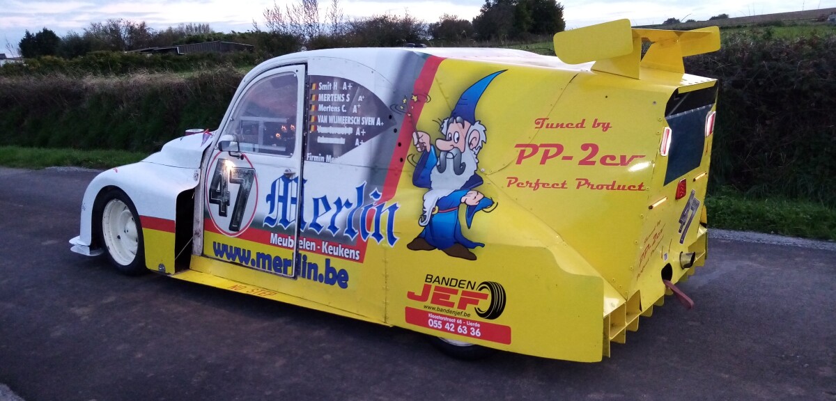 Het 2cv Wet Dream Racing team won 5de maal op rij 24uur voor 2pk-tjes ...