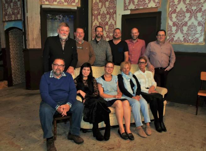 LEMBEEK - Koninklijke toneelvereniging De Linde uit Lembeek speelt deze maand in zaal De Kring de komische triller : 'Gezocht ... een lijk'